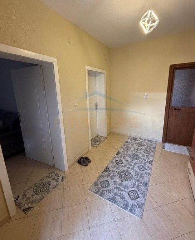 Rent, Apartment 1+1+parking space, 5 Maji Street, Tirana