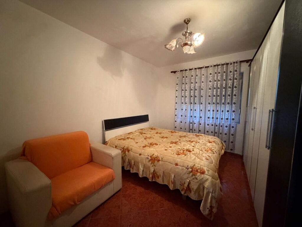 Apartament 1+1 per qera pran stadiumit