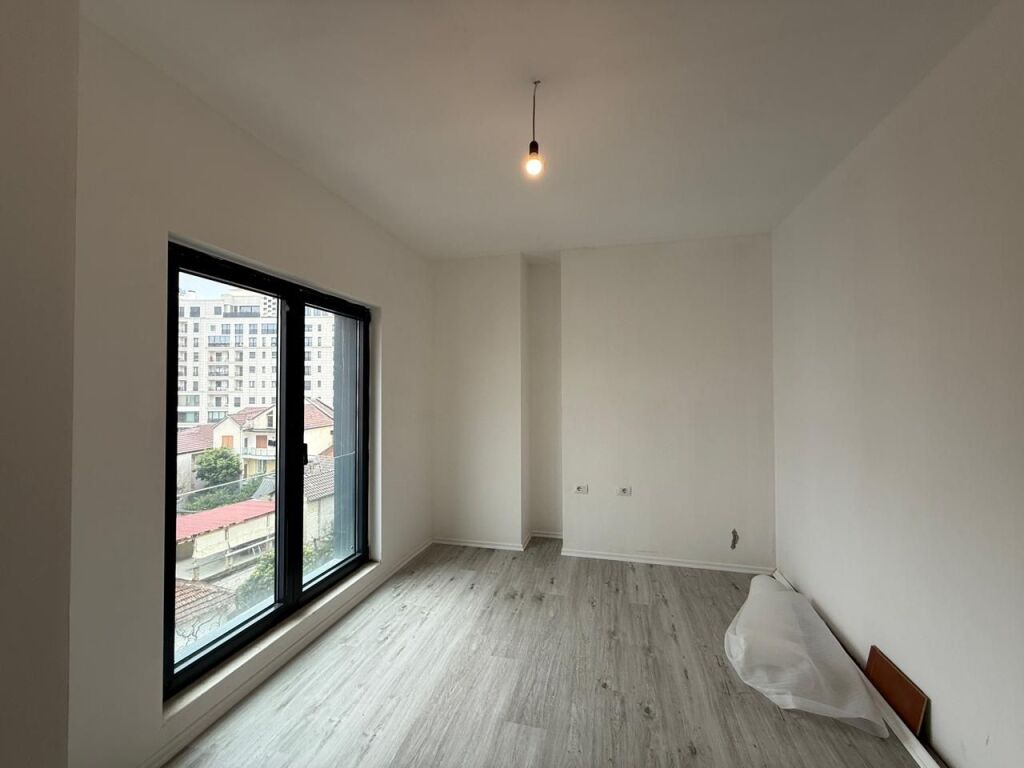 🏢 APARTAMENT ME QIRA PËR ZYRA – QENDËR, TIRANË