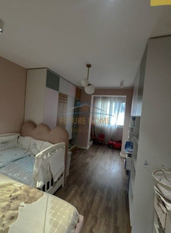 Shitet,Apartament 3+1+2, 21 Dhjetori,Tiranë