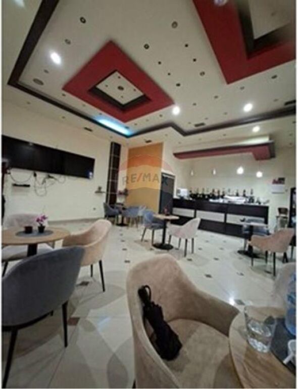 Commercial unit for rent in the Municipality of Paris