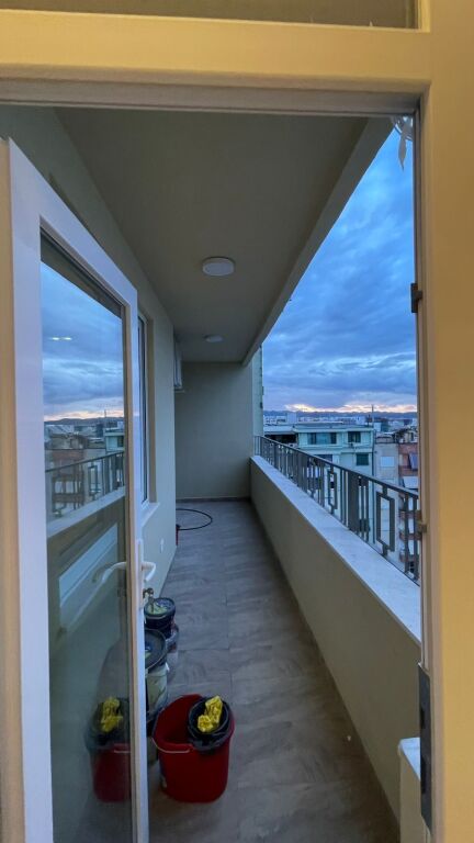 Zyre me qera tek Ish Ekspozita Tirane