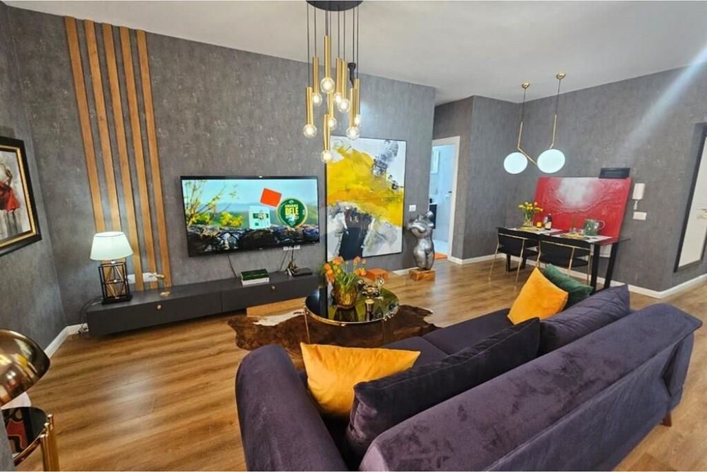 Jepet me qira apartament 1+ 1  tek 21 Dhjetori