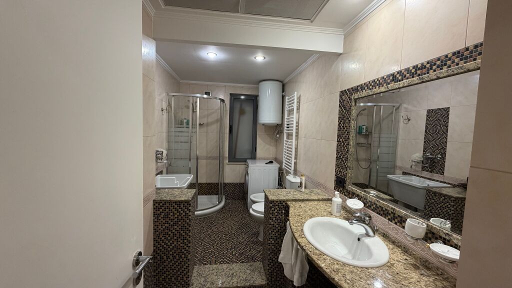 Shitet apartament i investuar për Airbnb – Qendër, 9-katëshe