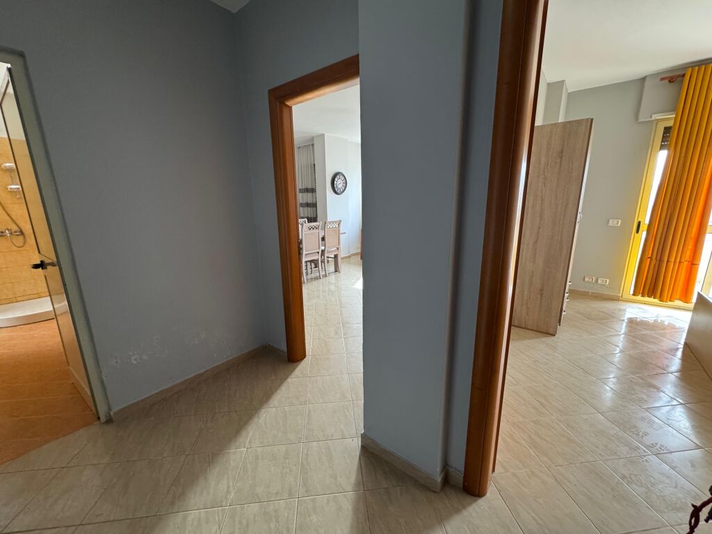 Shitet Apartament 1+1