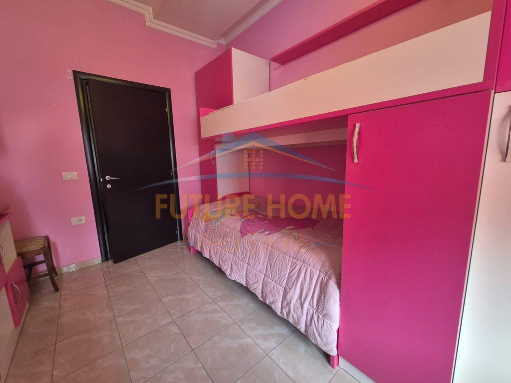 Shitet, Apartament 2+1, Ish Parku i Autobuzave, Tiranë.