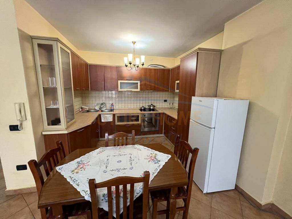 Affitto, Appartamento 2+1, Via Kavajës, Tirana.