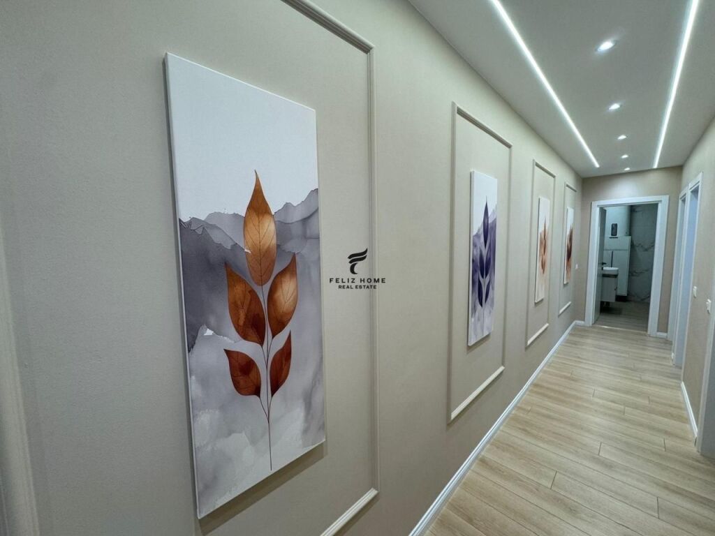 VENDESI APPARTAMENTO 2+1  MYSLYM SHYRI 260.000 EURO