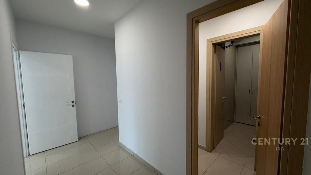 ZYRA ME QERA TEK HILTON, PRANE DELIJORGJIT