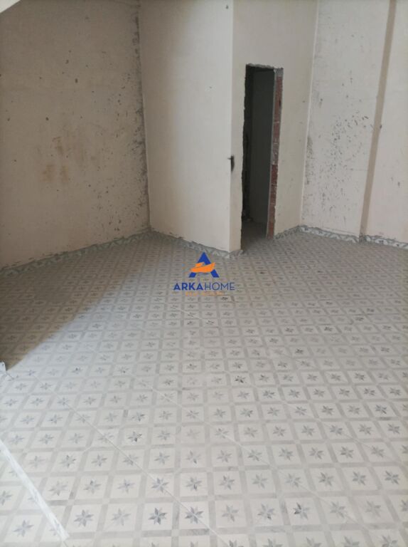 SHOP FOR SALE 50 M2 "BRACELET AREA NEAR MATERNITY" 100000 EURO