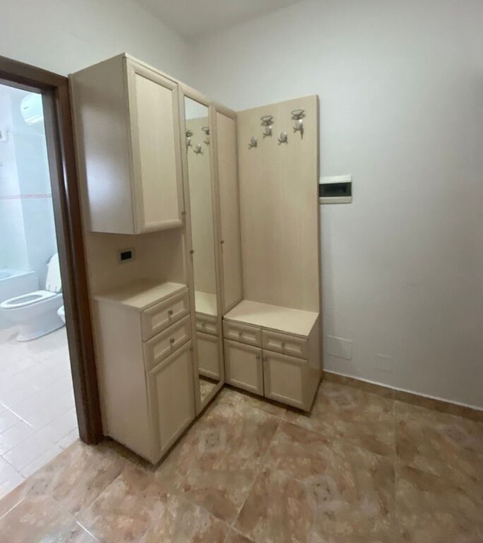 📌 JEPET ME QIRA APARTAMENT 2+1 – Rruga e Kavajës