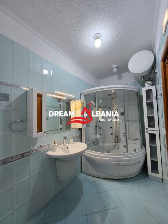 Si affitta una villetta a schiera in Via Elbasanit, Tirana (ID 4251434).