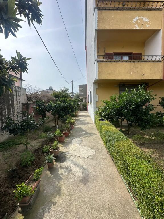 PRIVATE HOUSE FOR SALE 4 FLOORS, BEACH, DURRES. Beach, Pavaresia Street, Durrës, Albania