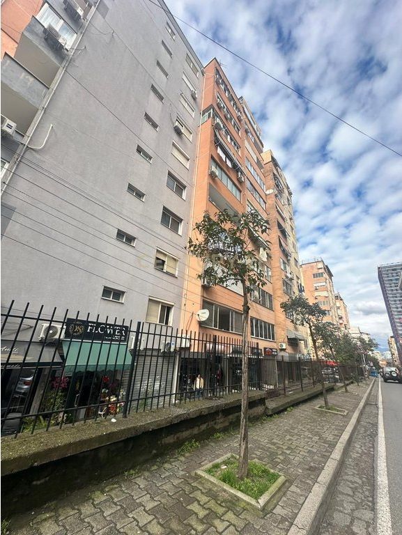 COMUNE DI PARIGI, AFFITTIAMO APPARTAMENTO 3+1+2