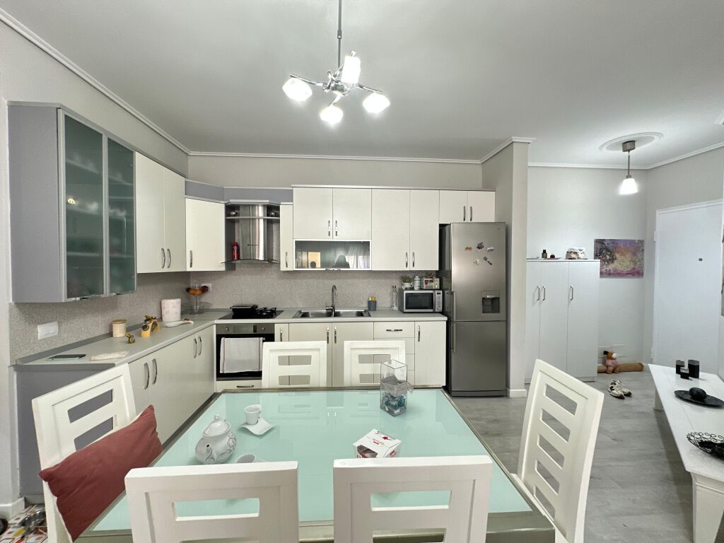 Appartamento 2+1+2 in Lungomare, Prima Linea, in vendita