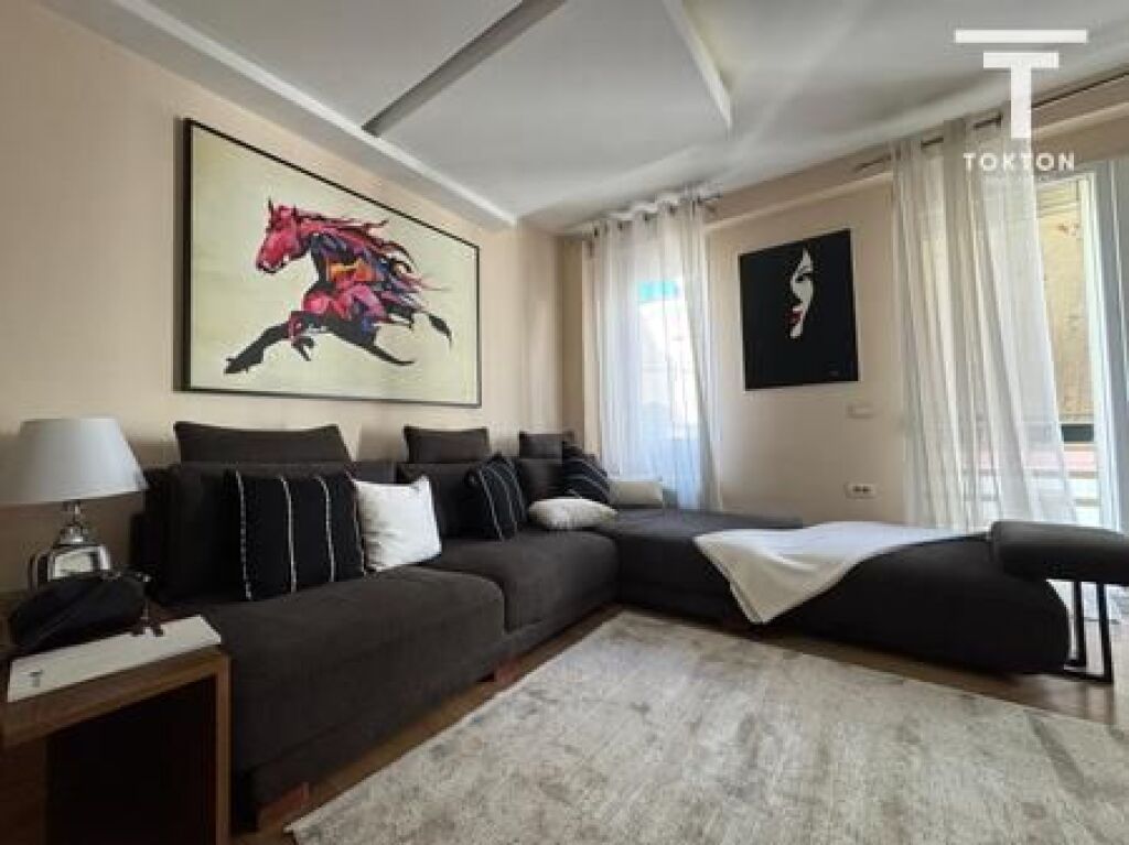 QIRA, APARTAMENT 2+1, RRUGA E KAVAJËS, BLLOKU I AMBASADAVE, TIRANË