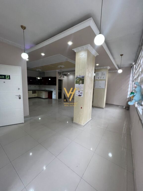 JEPET ZYRE 83 M2 ME QERA TE 5 MAJI 60.000 LEKE