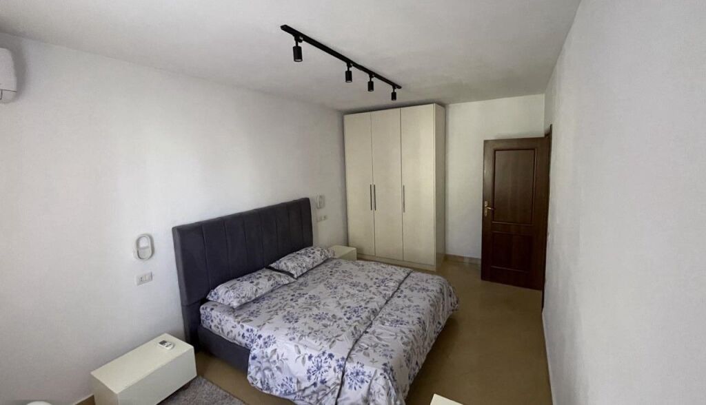 🏡 JEPET ME QIRA APARTAMENT 2+1 – Sheshi Skënderbej, pranë Galerisë