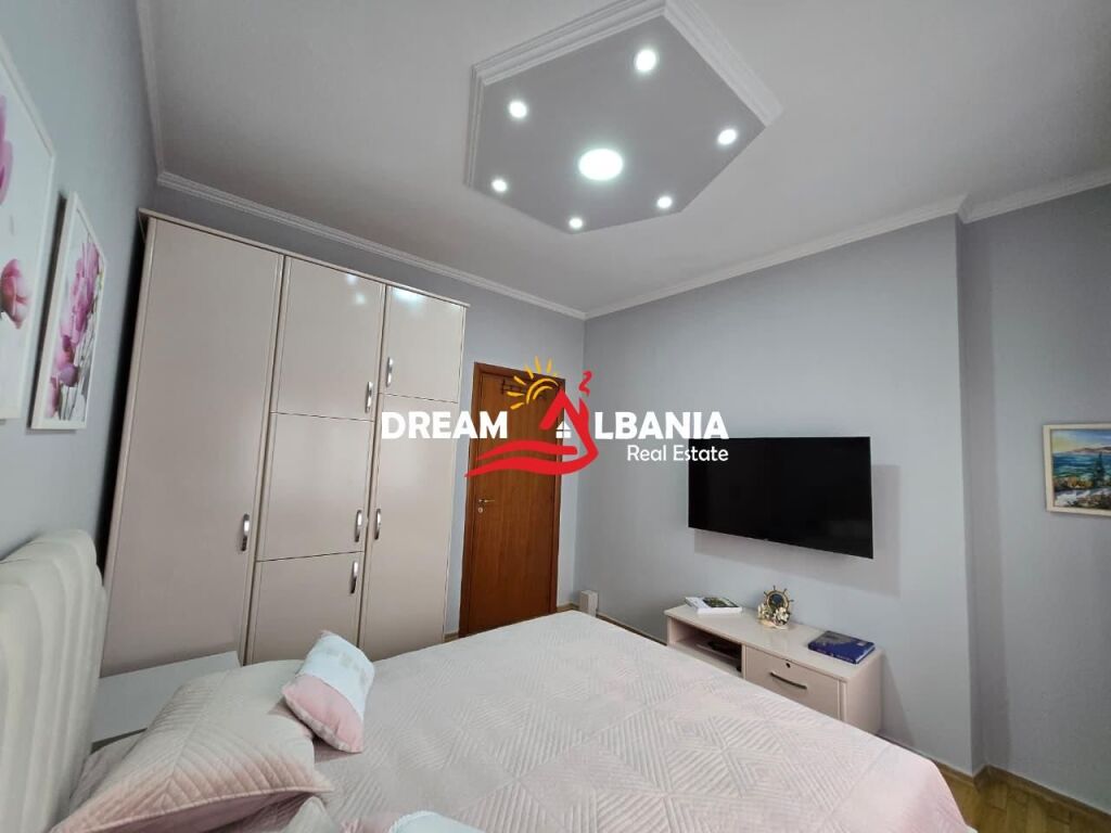 Si affitta una villetta a schiera in Via Elbasanit, Tirana (ID 4251434).