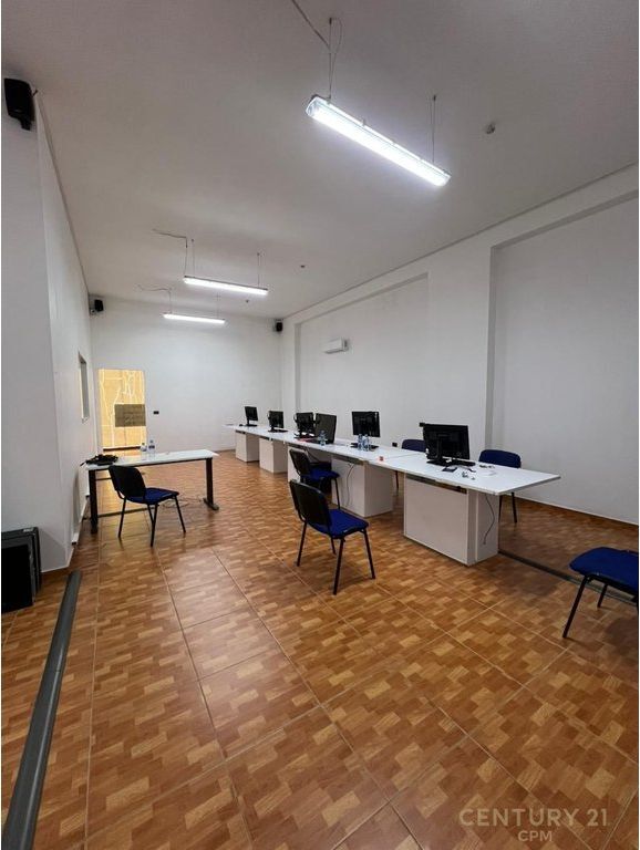 JEPET ME QIRA AMBIENT ZYRASH TEK SELVIA