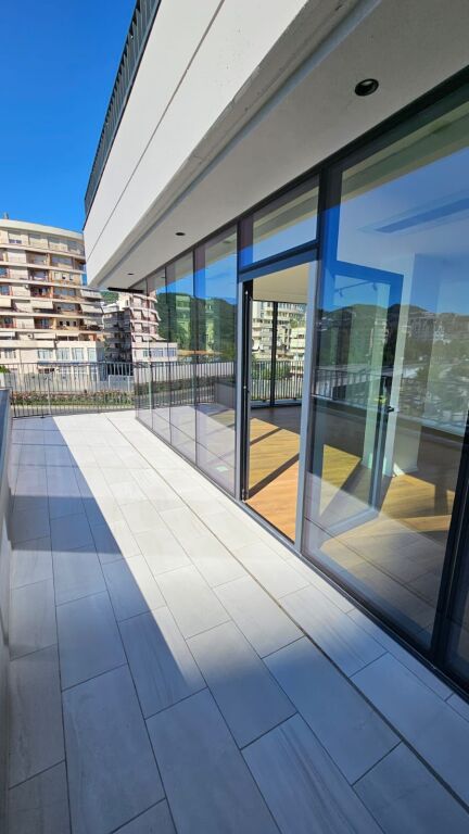 AMBIENT PER ZYRA, LAKE VIEW