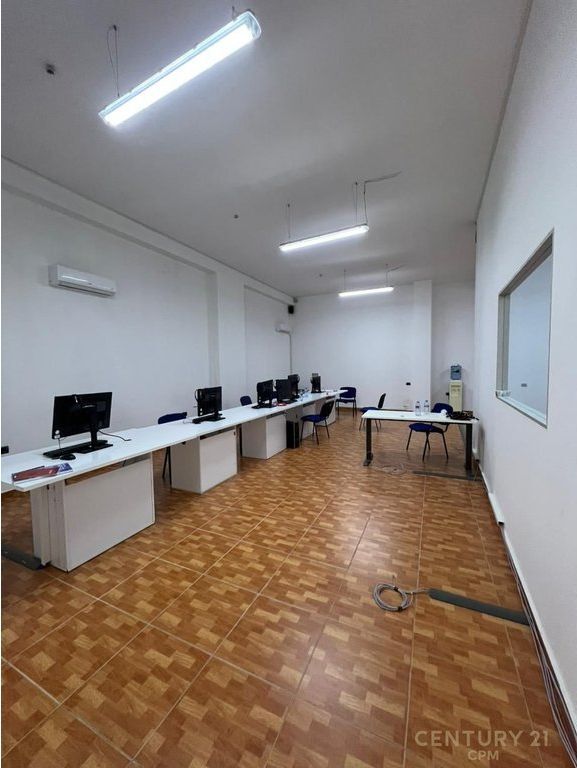 JEPET ME QIRA AMBIENT ZYRASH TEK SELVIA