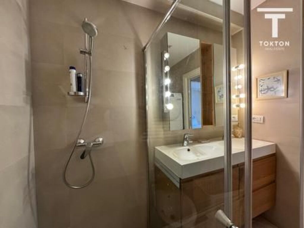 QIRA, APARTAMENT 2+1, RRUGA E KAVAJËS, BLLOKU I AMBASADAVE, TIRANË