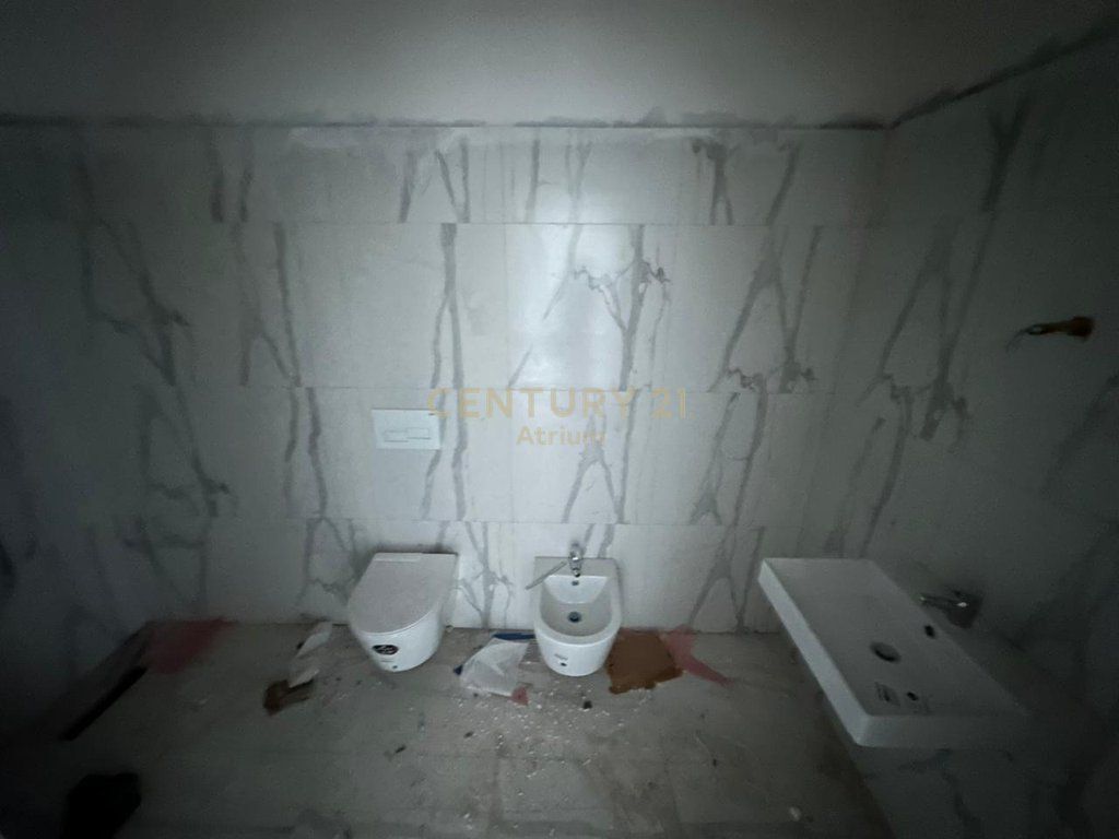 APARTAMENT 1+1 PER SHITJE TE PORTA TIRANA E RE !