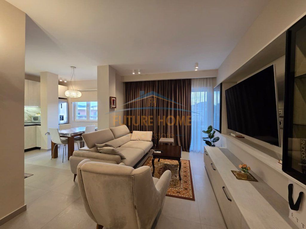 Affitto, Appartamento 1+1 a Komuna e Parisit! 900 €