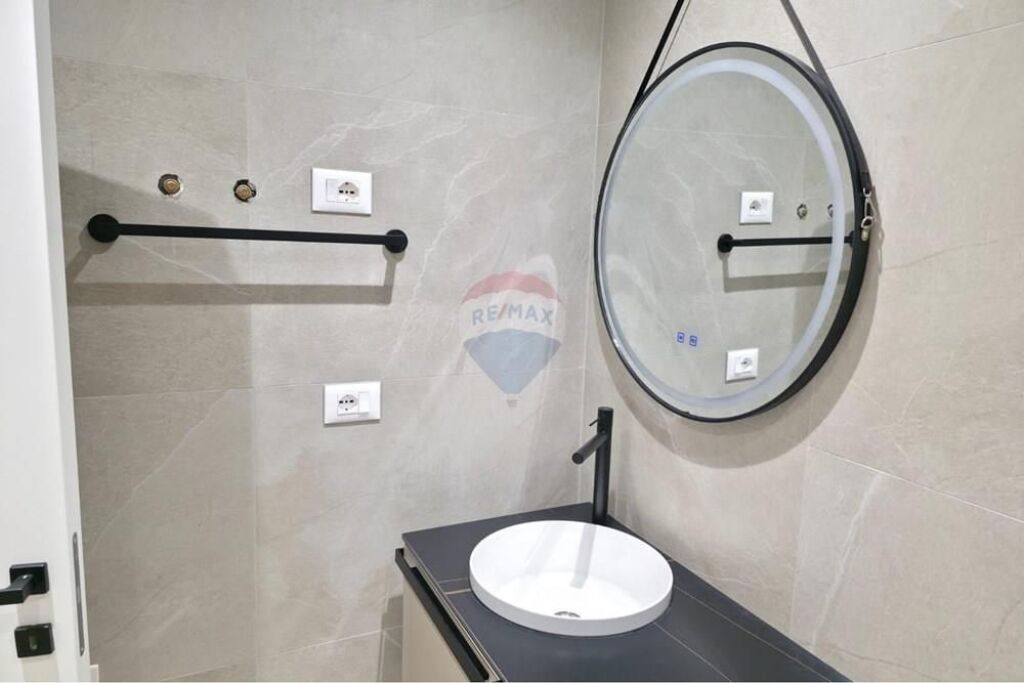 Duplex Modern me Qira Hyrja e "Kodrës së Diellit"