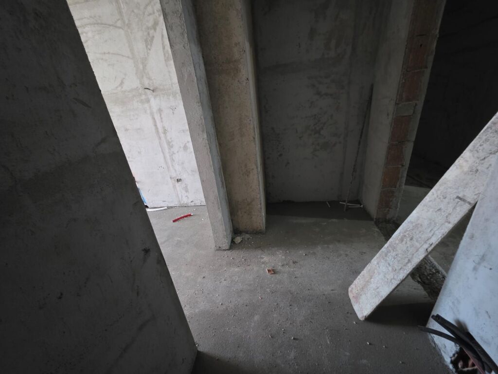 Bulevardi Bajram Curri Mbi Maternitetin E Ri Shitet Apartament 1+1 Plus Post Parkimi