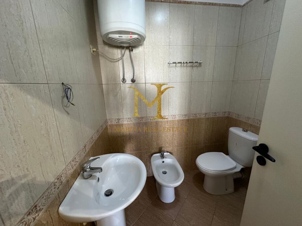 APARTAMENT 2+1 ME QERA , PLAZH HEKURUDHA !