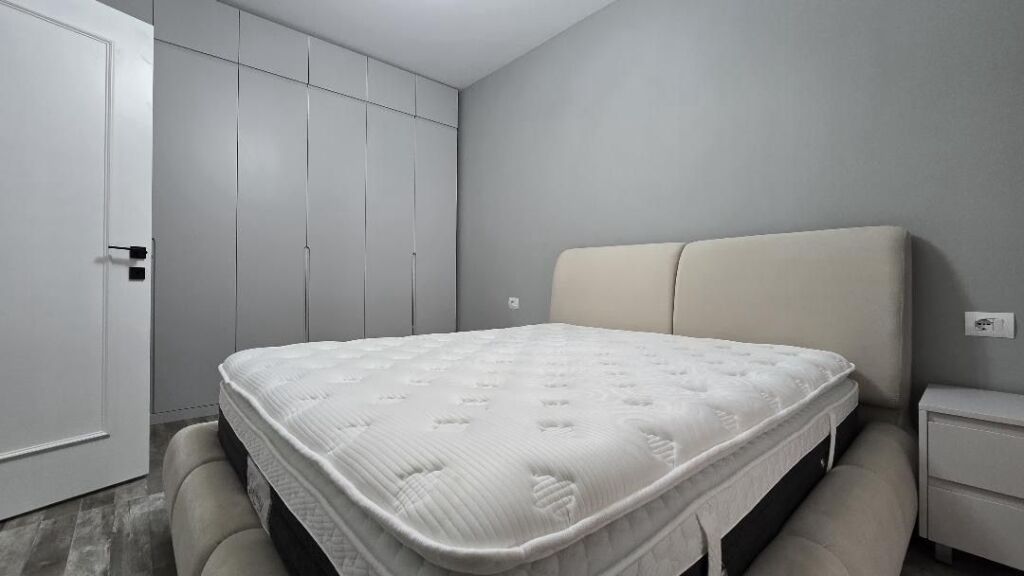 🏡 Appartamento 1+1 con parcheggio in affitto 📍 Zona: Zogu i Zi 💶Prezzo: 700 Euro/mese