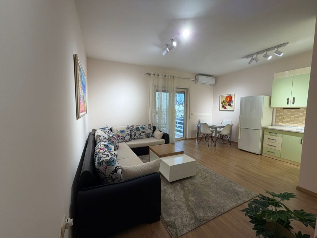 Jepet me qera apartament 2+1 Liqeni i thate !