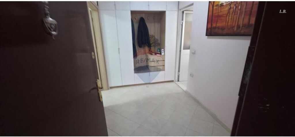 Apartament - Për Shitje - Tower Bridge, Tiranë