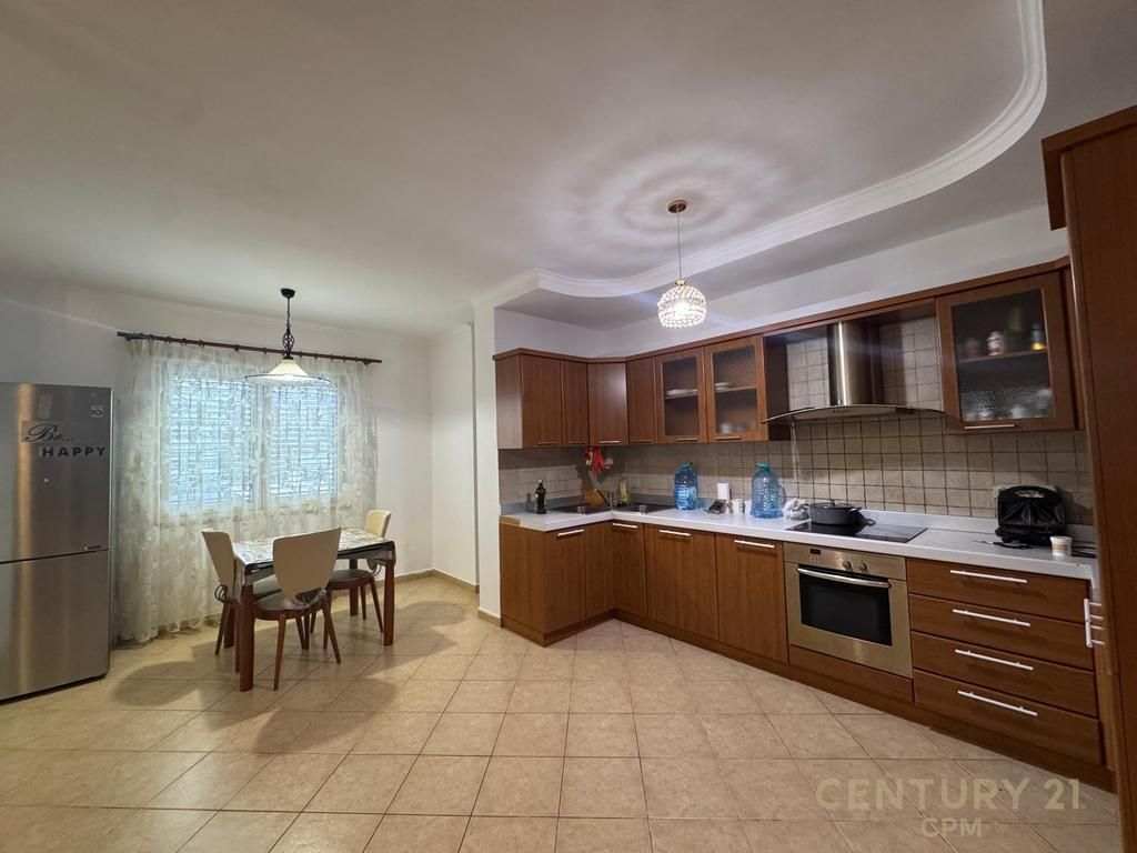 JAPIM PER QIRA APARTAMENT TEK LIQENI ARTIFICIAL!