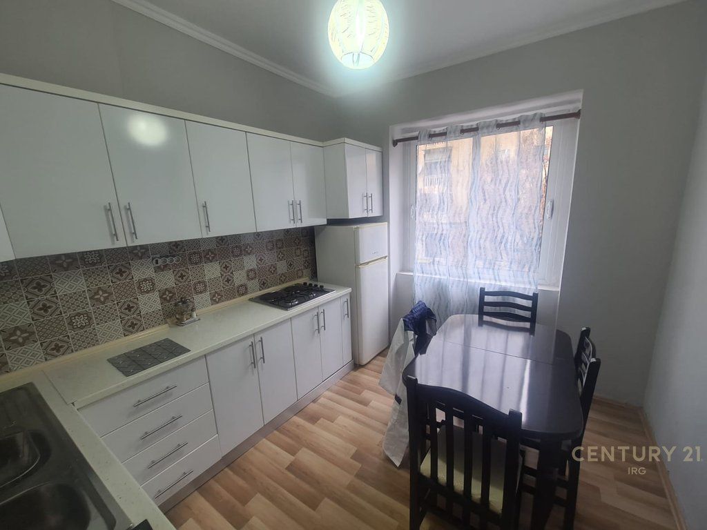 APARTAMENT 1+1+DEPO TEK RRUGA E DURRESIT!