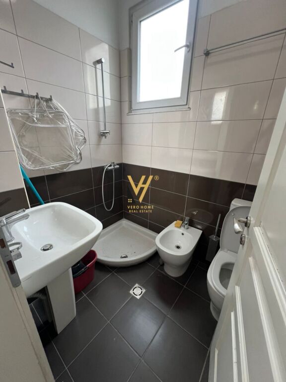 JEPET ZYRE 83 M2 ME QERA TE 5 MAJI 60.000 LEKE