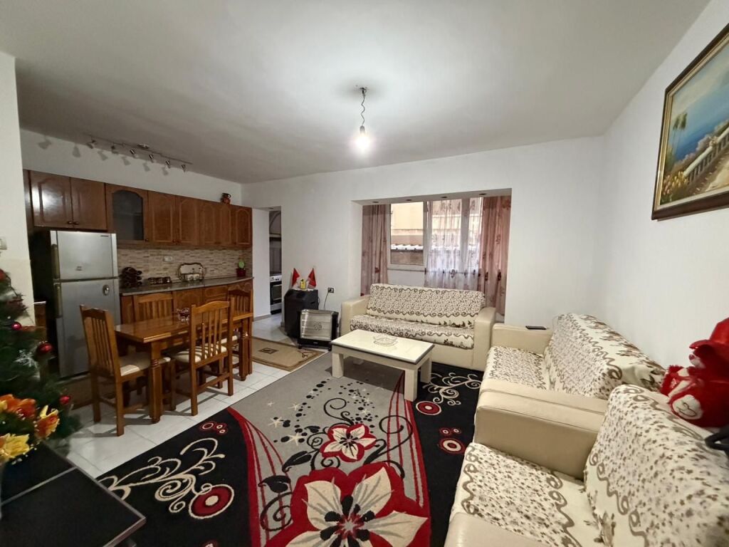 Apartament 1+1 per qera pran stadiumit