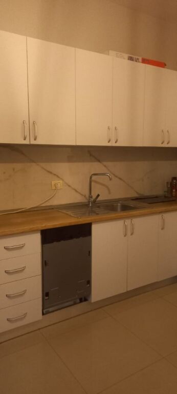 Apartment 1+1 for rent in Fresk (32, 000 leke)