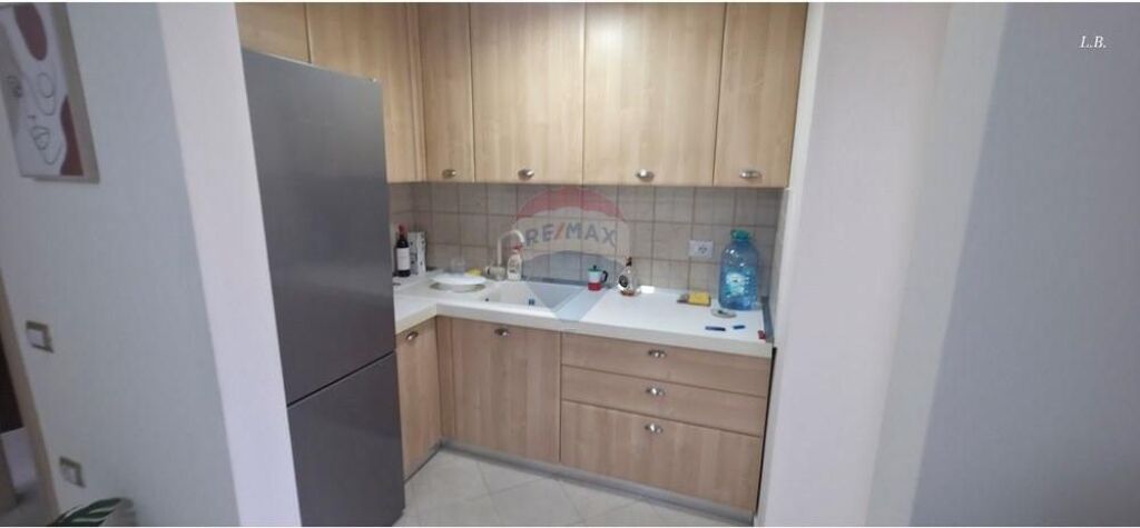 Apartament - Për Shitje - Tower Bridge, Tiranë