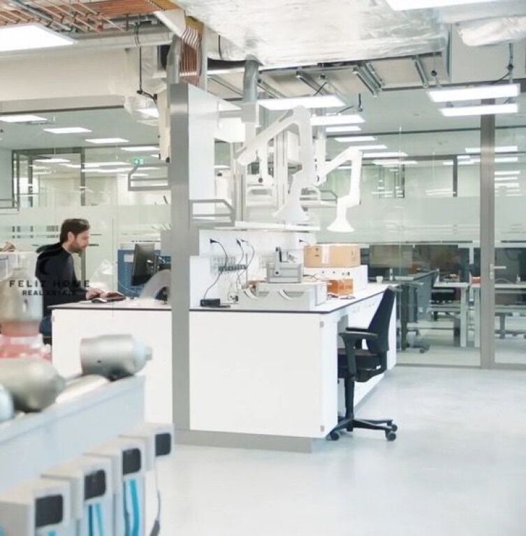 CLINICS FOR RENT 195 M2 SKENDERBEJ SQUARE 6000 EURO