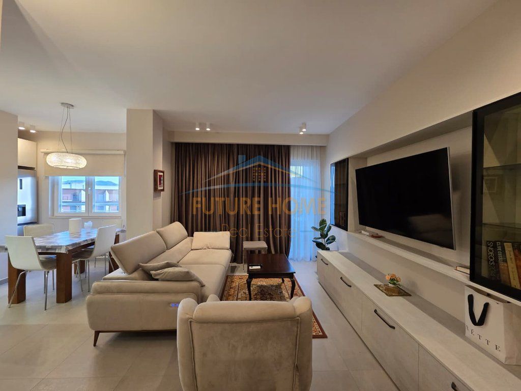 Affitto, Appartamento 1+1 a Komuna e Parisit! 900 €