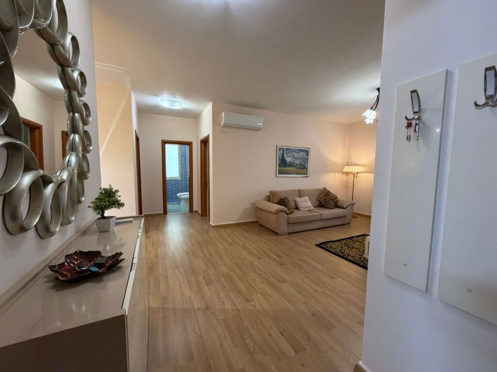 Liqeni i Thate 2+1+2 me Qera