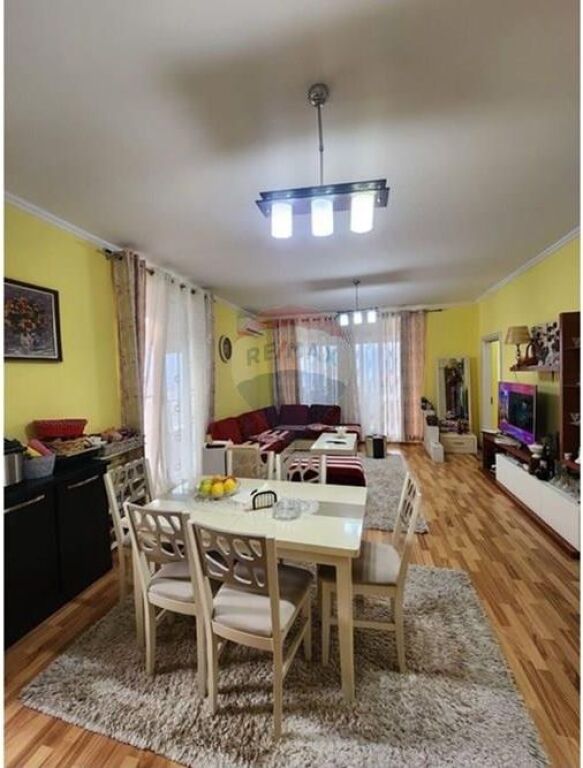 Shitet Apartament 3+1 në Rrugën Peti, pranë Liqenit të Thatë.