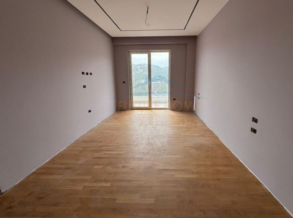 SHITET PENTHOUSE 3+1+3 POSTE PARKIMI GREEN TERRACE , LIQENI THATE