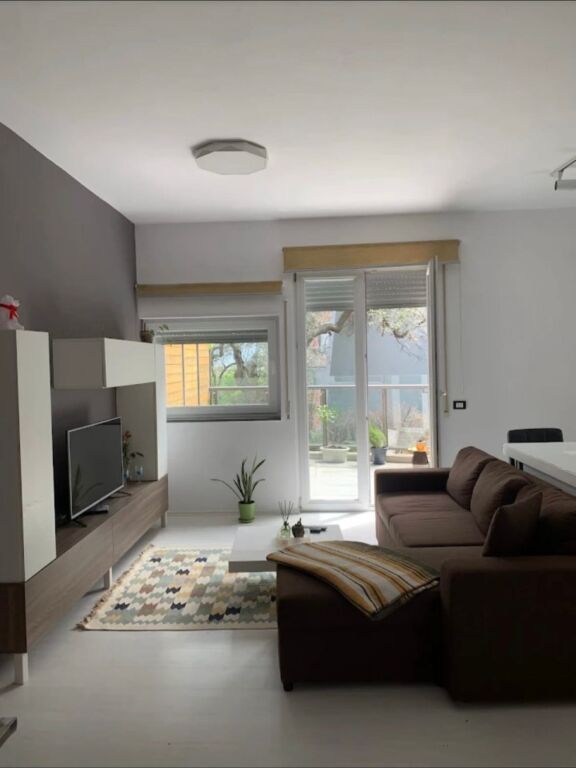 1+1, arredato, con parcheggio, vicino alla moschea e al giardino botanico, 550 euro