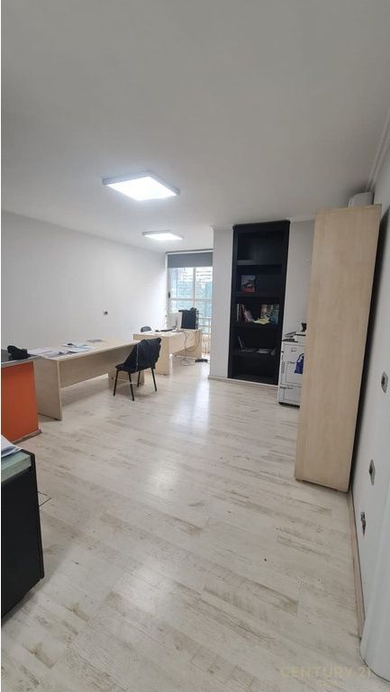 VICINO AL 21 DICEMBRE VENDIAMO APPARTAMENTO 2+1, VIA SALI BUTKA