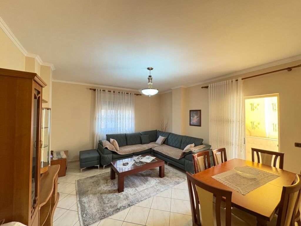 Apartament 2+1+2 për Qira – pranë Gjykatës, Durrës