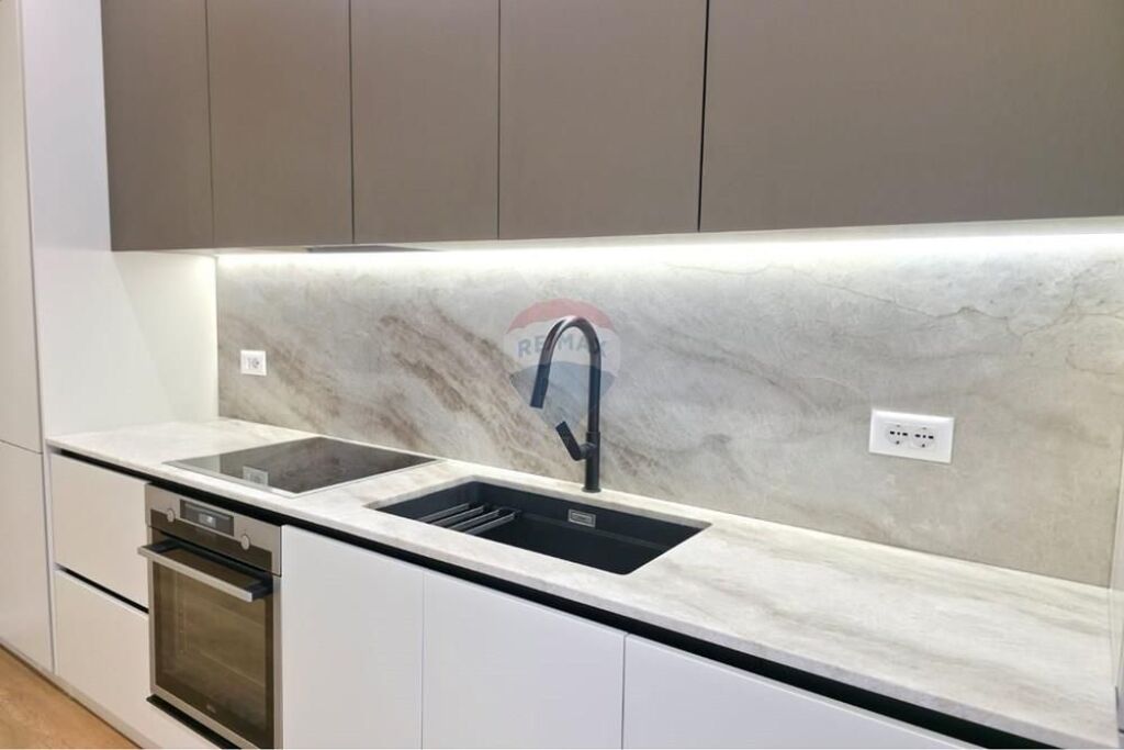 Duplex Modern me Qira Hyrja e "Kodrës së Diellit"